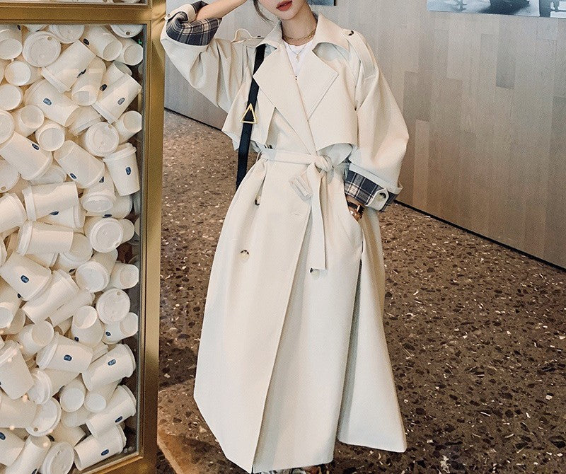 Langer Mantel im britischen Stil