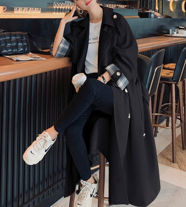 Langer Mantel im britischen Stil