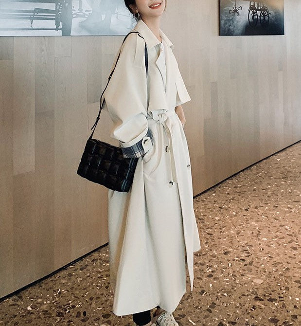 Langer Mantel im britischen Stil