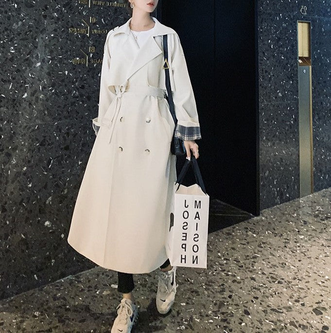 Langer Mantel im britischen Stil