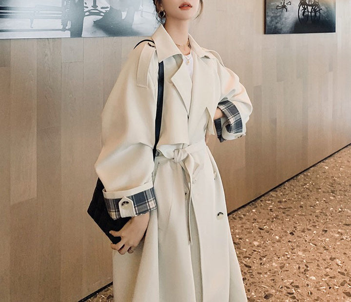 Langer Mantel im britischen Stil