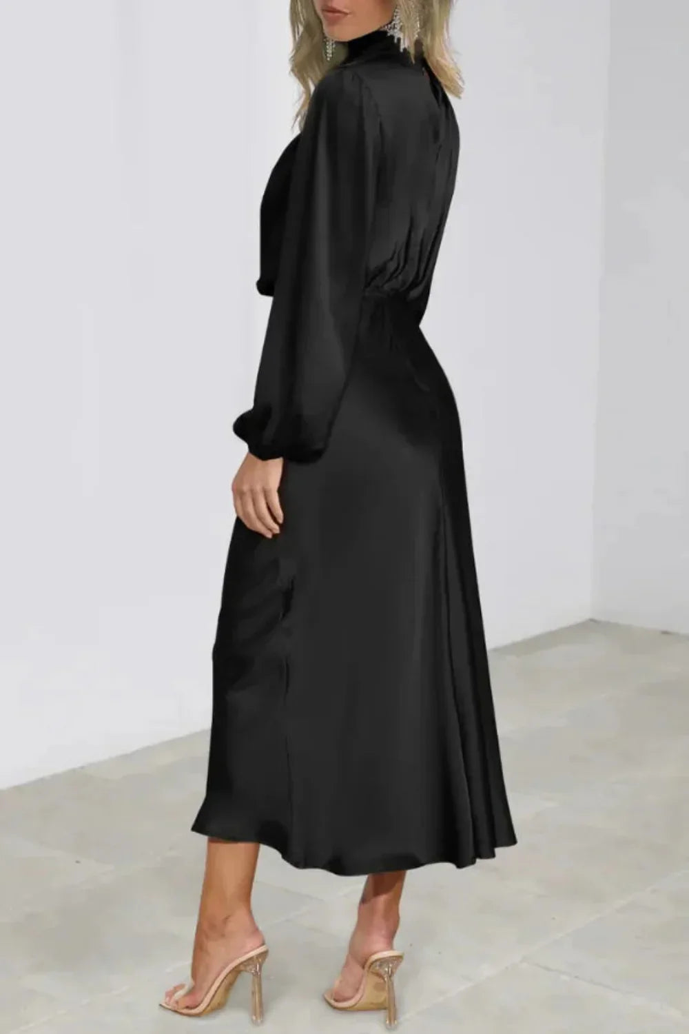 Audrey | Damen Satin Maxikleid Mit Hohem Kragen Und Langarm